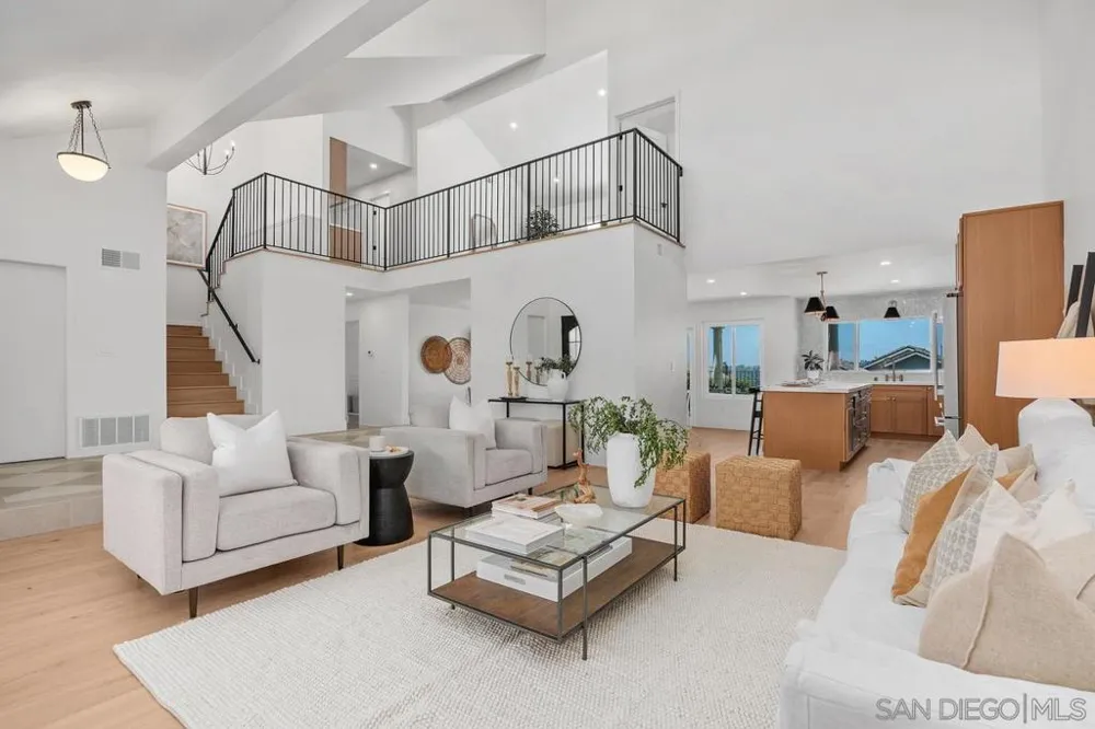 2120 Pintoresco Carlsbad, CA 92009