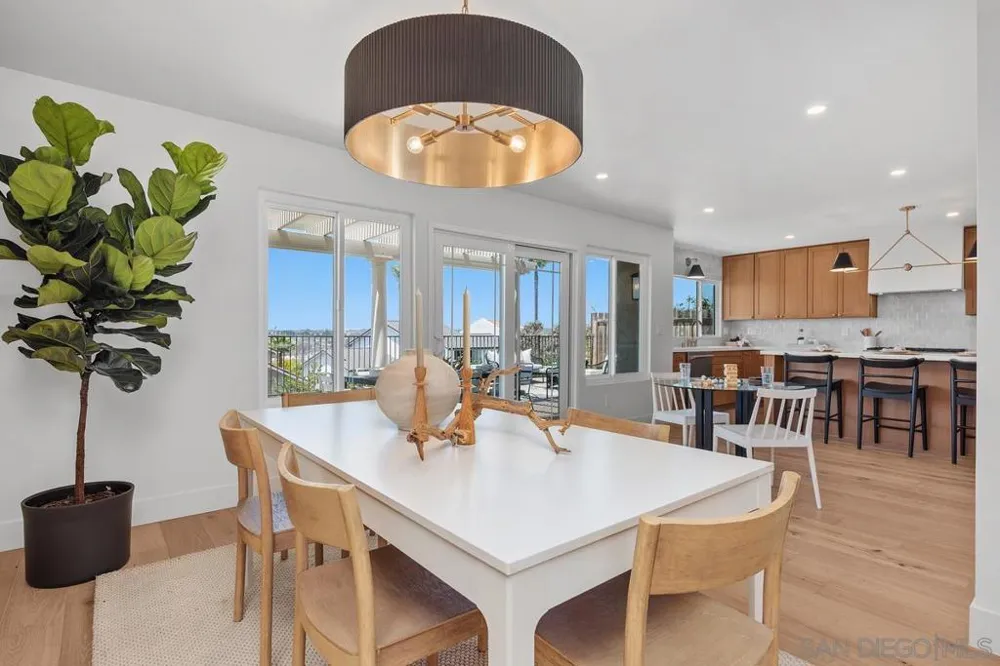 2120 Pintoresco Carlsbad, CA 92009