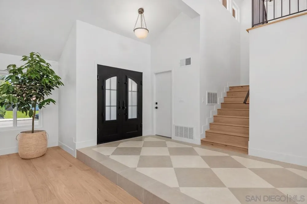 2120 Pintoresco Carlsbad, CA 92009