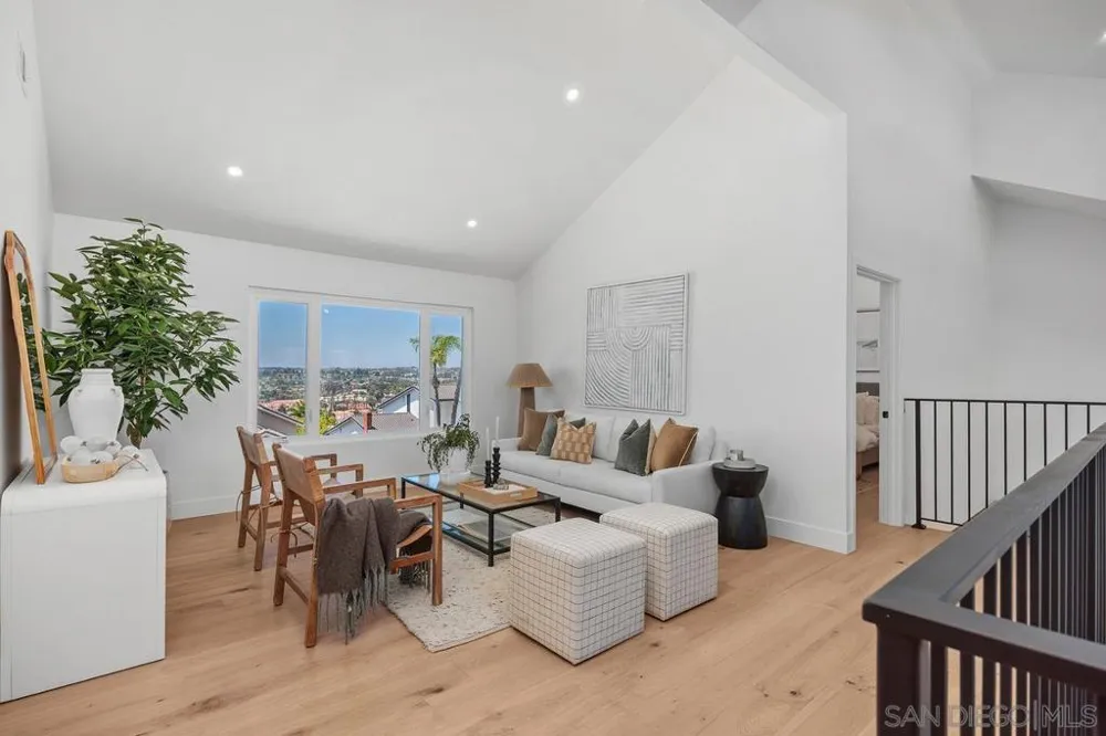 2120 Pintoresco Carlsbad, CA 92009