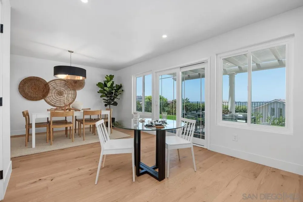 2120 Pintoresco Carlsbad, CA 92009