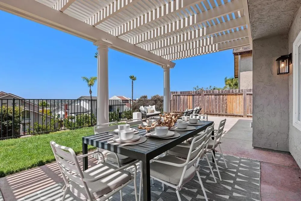 2120 Pintoresco Carlsbad, CA 92009
