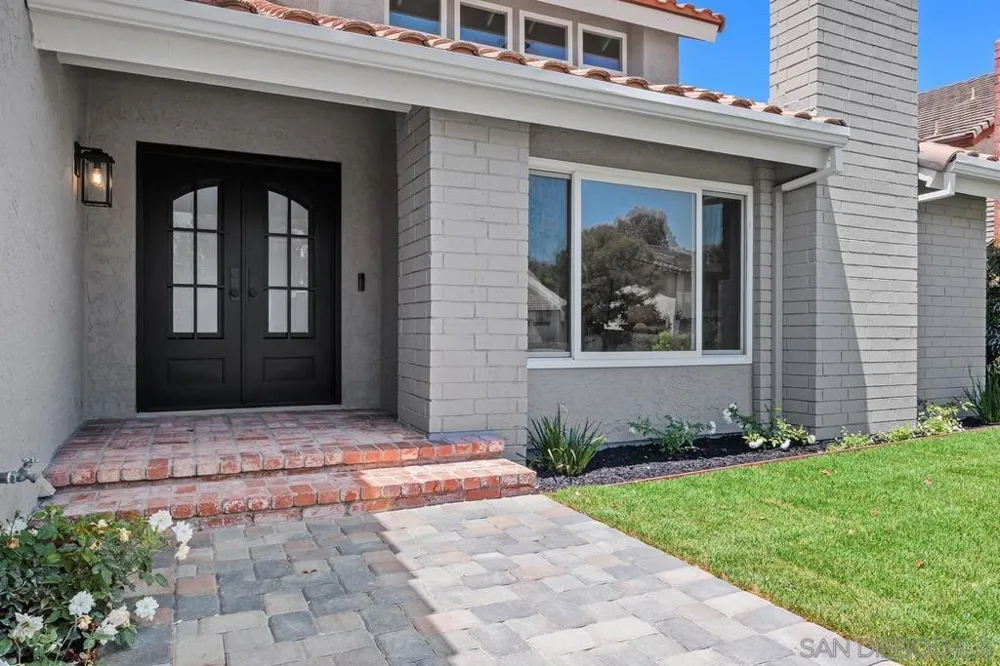 2120 Pintoresco Carlsbad, CA 92009