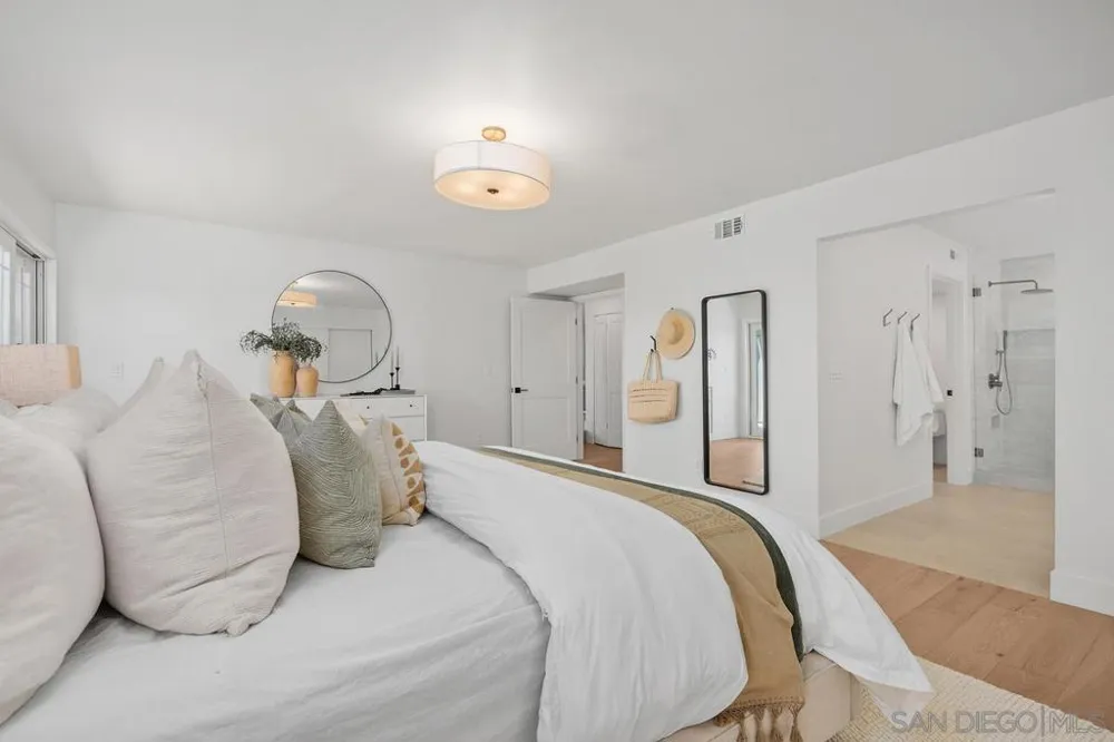 2120 Pintoresco Carlsbad, CA 92009
