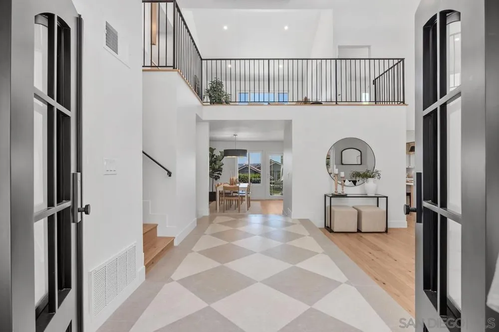 2120 Pintoresco Carlsbad, CA 92009