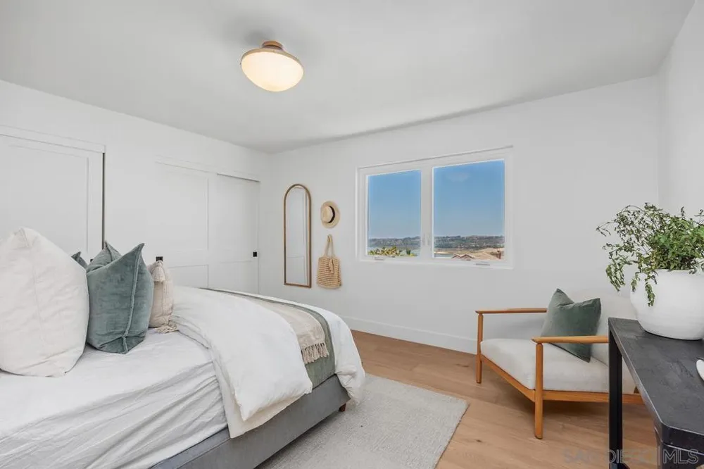 2120 Pintoresco Carlsbad, CA 92009