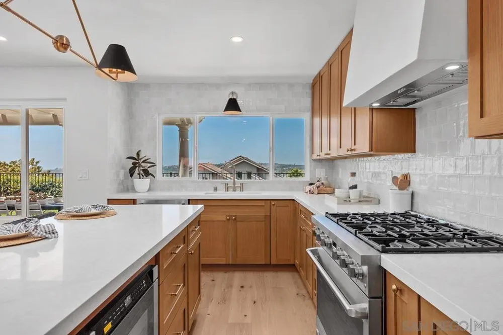 2120 Pintoresco Carlsbad, CA 92009
