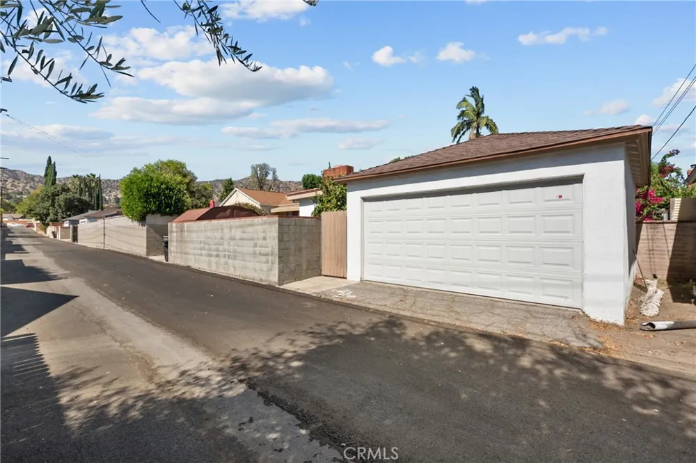 2641 Buena Vista Street Burbank, CA 91504