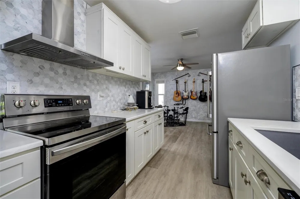 1472 QUEEN ANNE DRIVE Palm Harbor, FL 34684