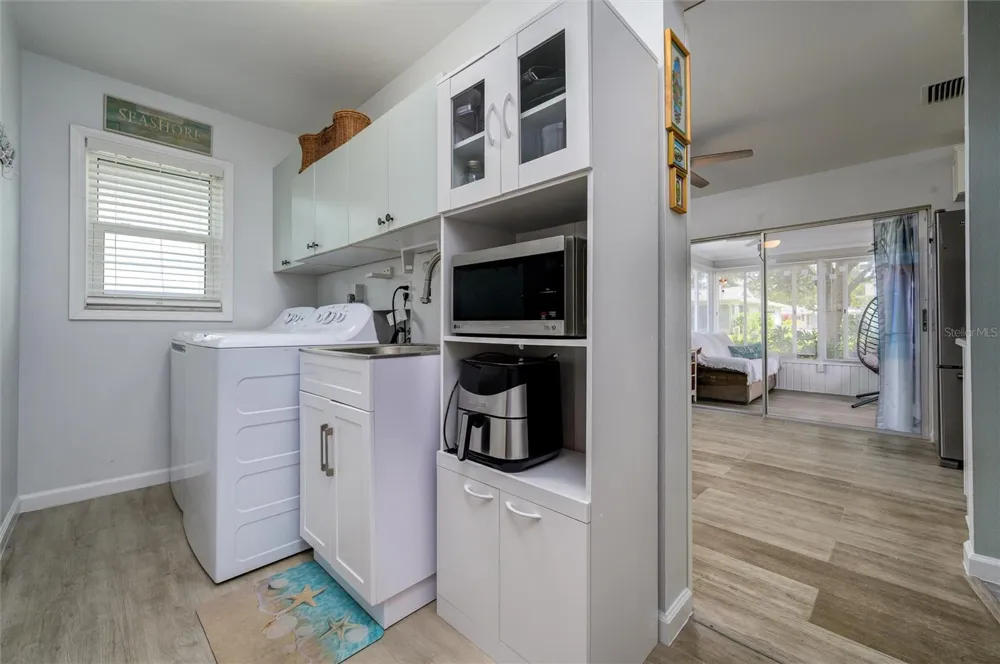 1472 QUEEN ANNE DRIVE Palm Harbor, FL 34684