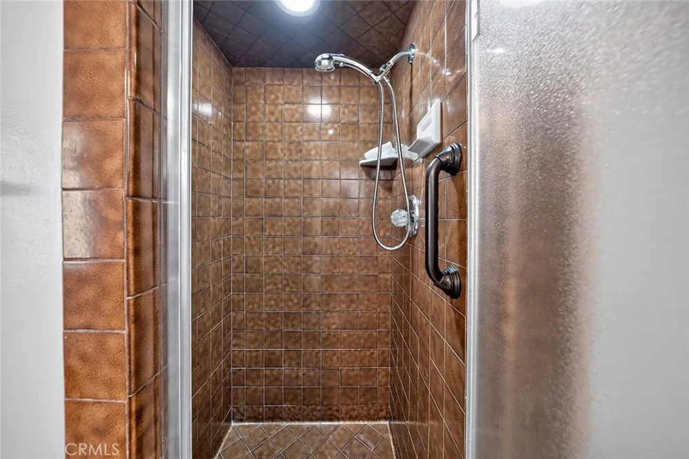 6131 E Benmore Long Beach, CA 90815