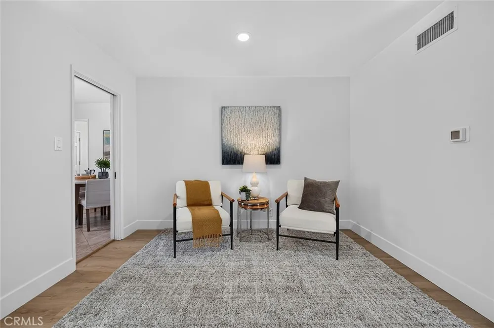 6131 E Benmore Long Beach, CA 90815