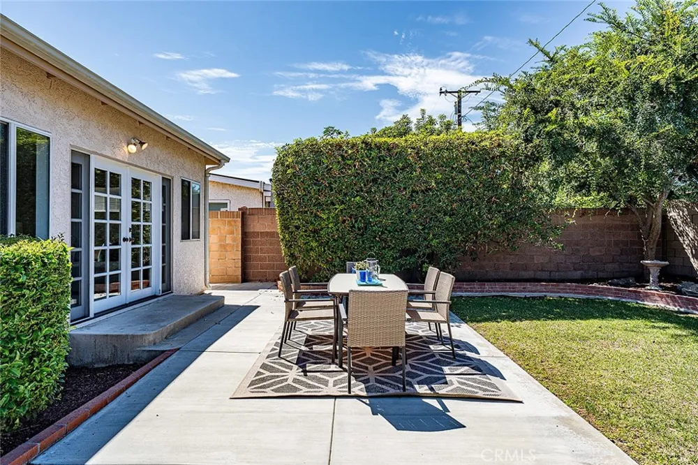 6131 E Benmore Long Beach, CA 90815