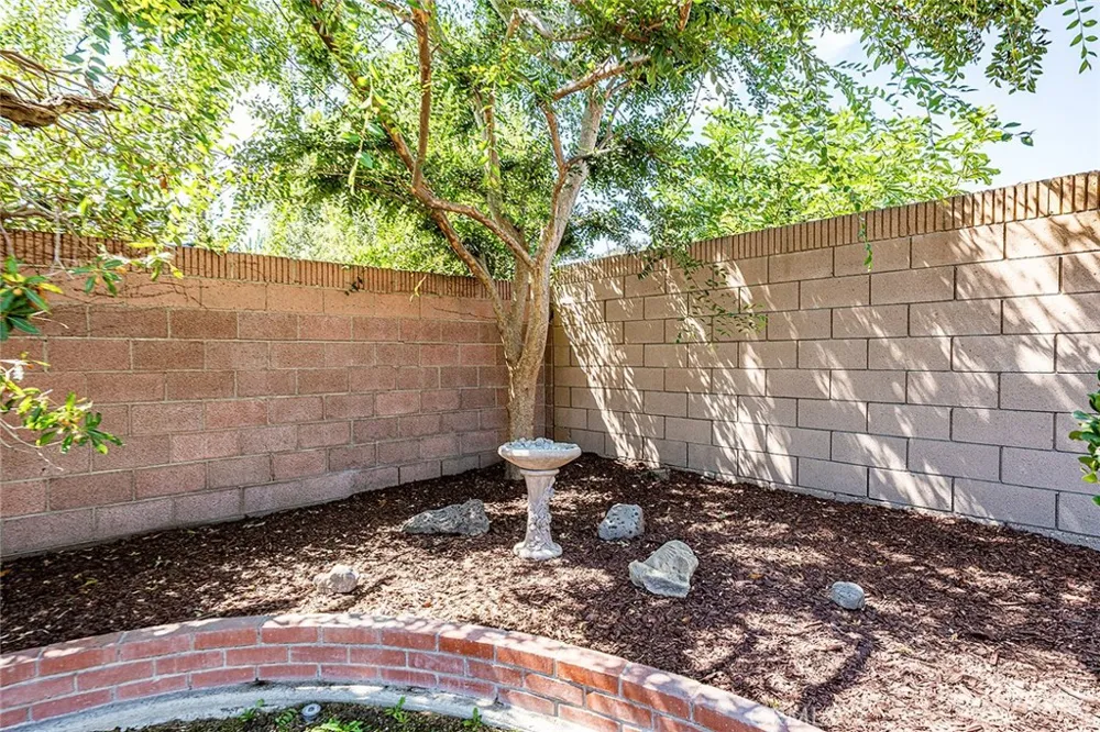 6131 E Benmore Long Beach, CA 90815