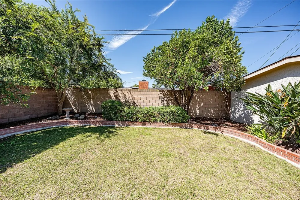 6131 E Benmore Long Beach, CA 90815