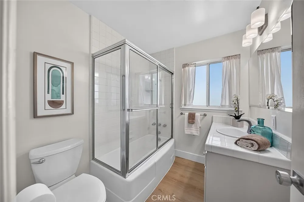 6131 E Benmore Long Beach, CA 90815