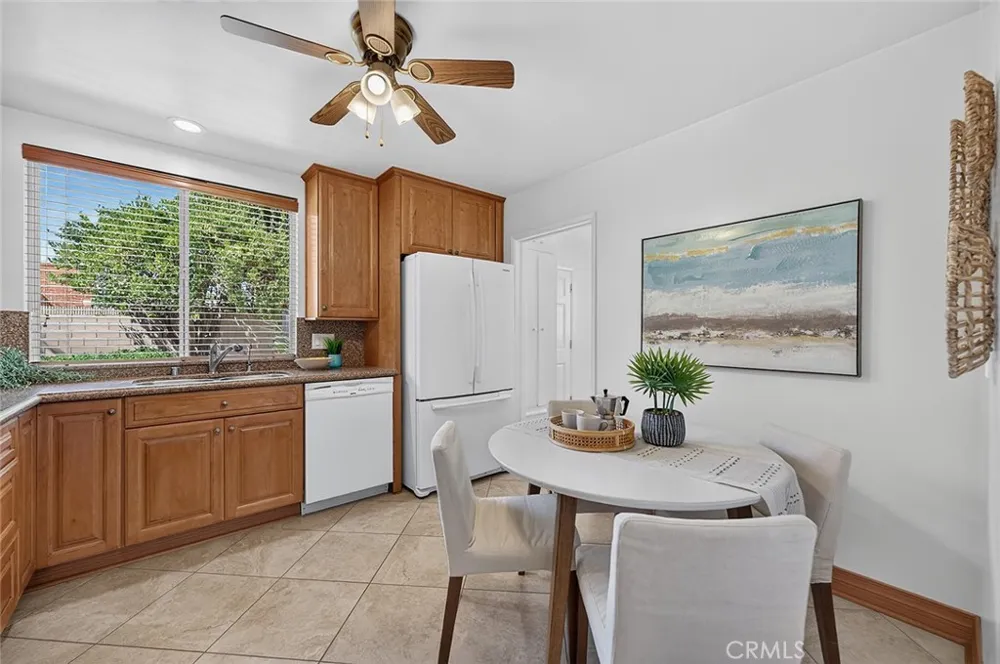 6131 E Benmore Long Beach, CA 90815