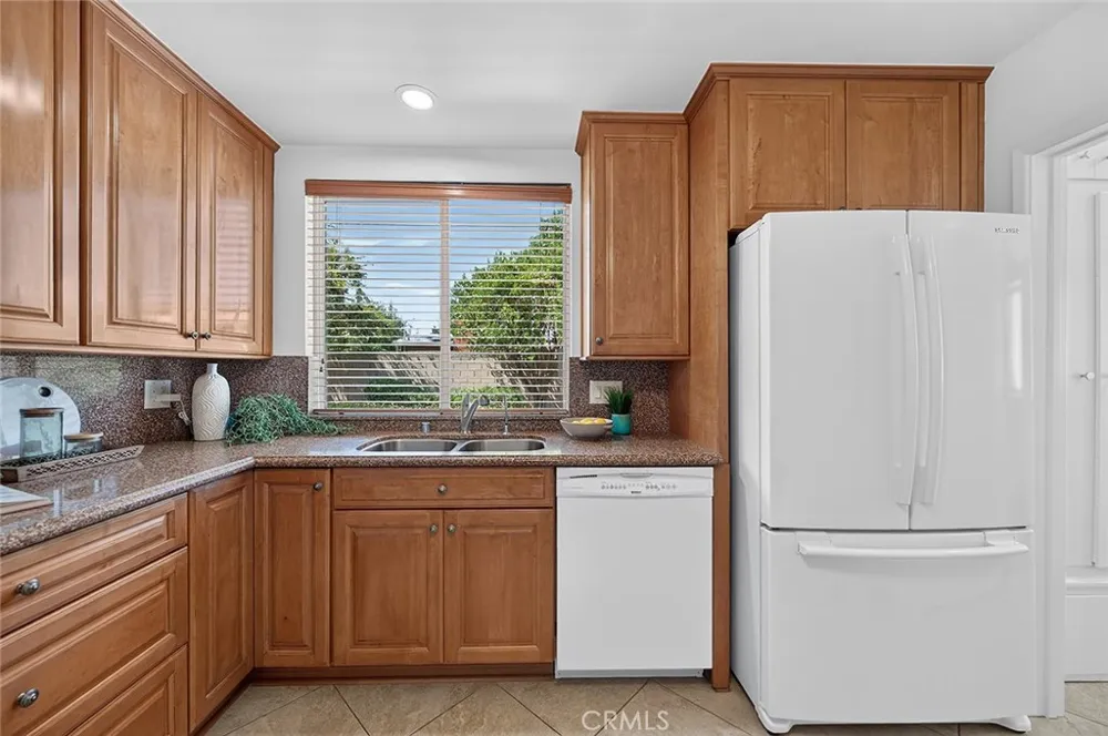 6131 E Benmore Long Beach, CA 90815