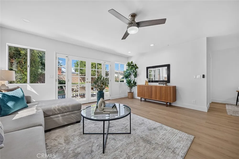 6131 E Benmore Long Beach, CA 90815