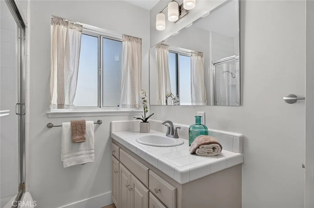 6131 E Benmore Long Beach, CA 90815