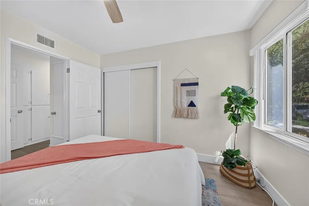 6131 E Benmore Long Beach, CA 90815