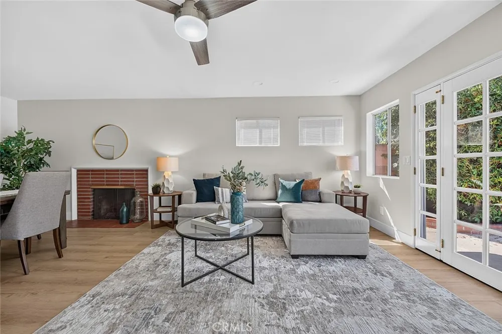 6131 E Benmore Long Beach, CA 90815