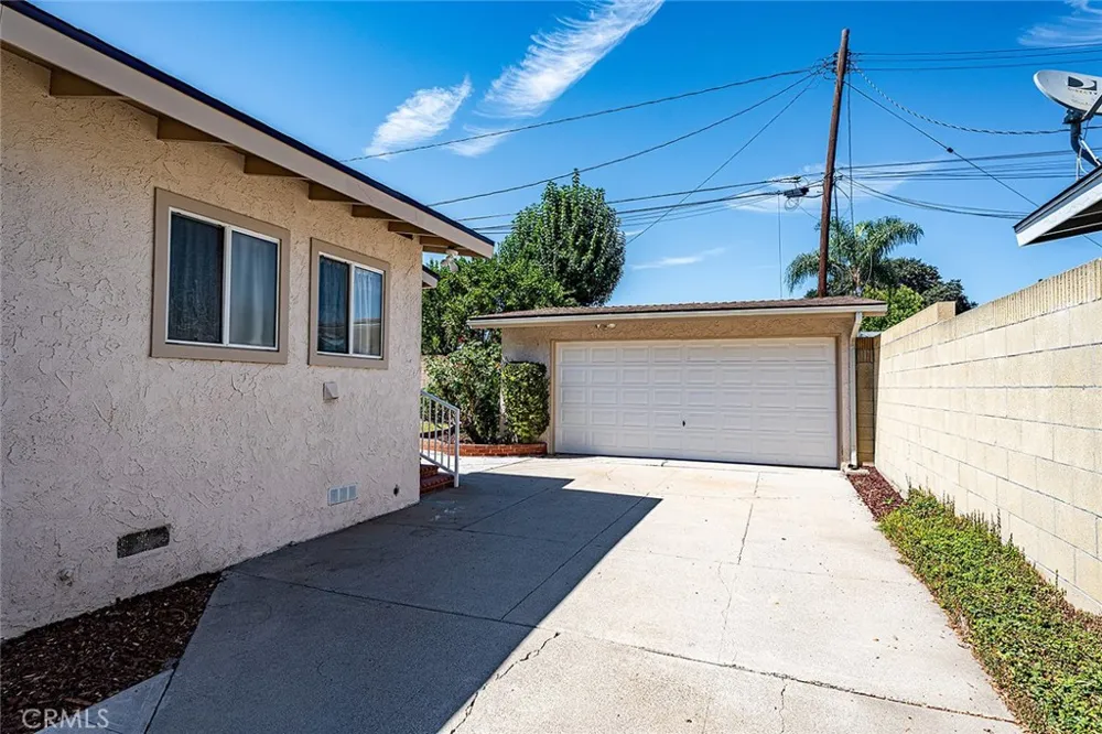 6131 E Benmore Long Beach, CA 90815