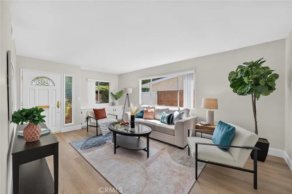 6131 E Benmore Long Beach, CA 90815