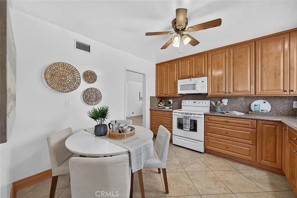 6131 E Benmore Long Beach, CA 90815