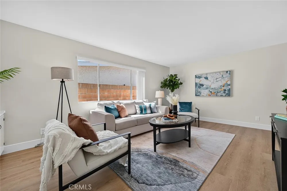 6131 E Benmore Long Beach, CA 90815