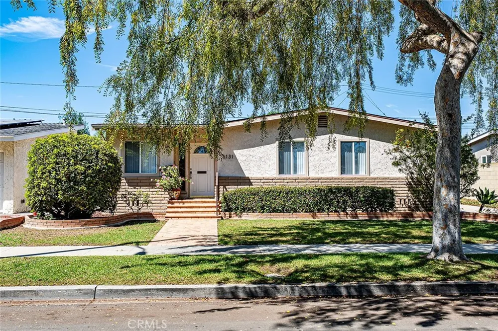 6131 E Benmore Long Beach, CA 90815