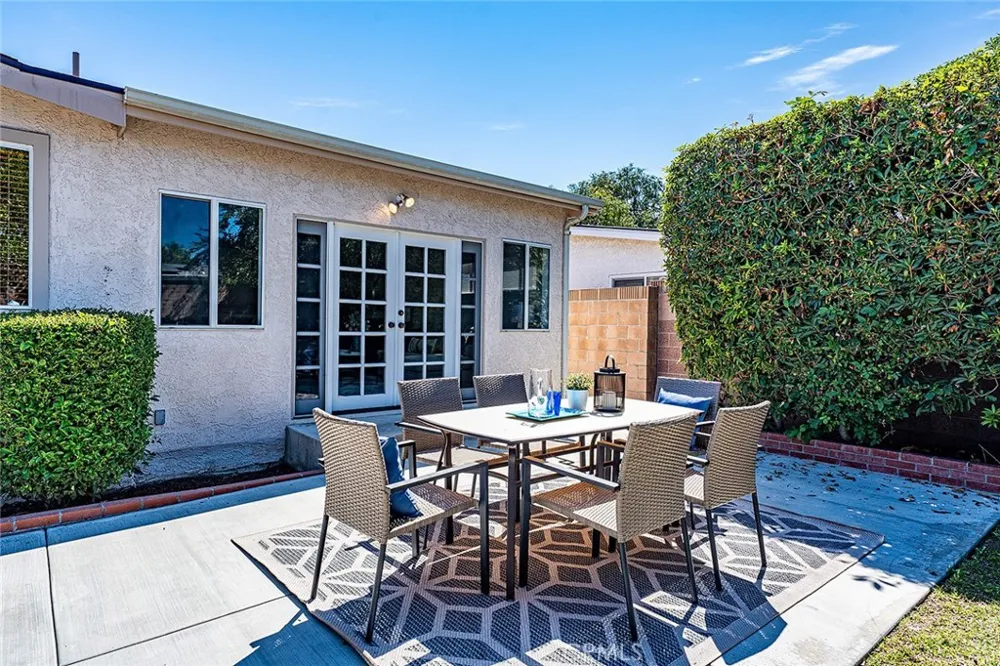 6131 E Benmore Long Beach, CA 90815