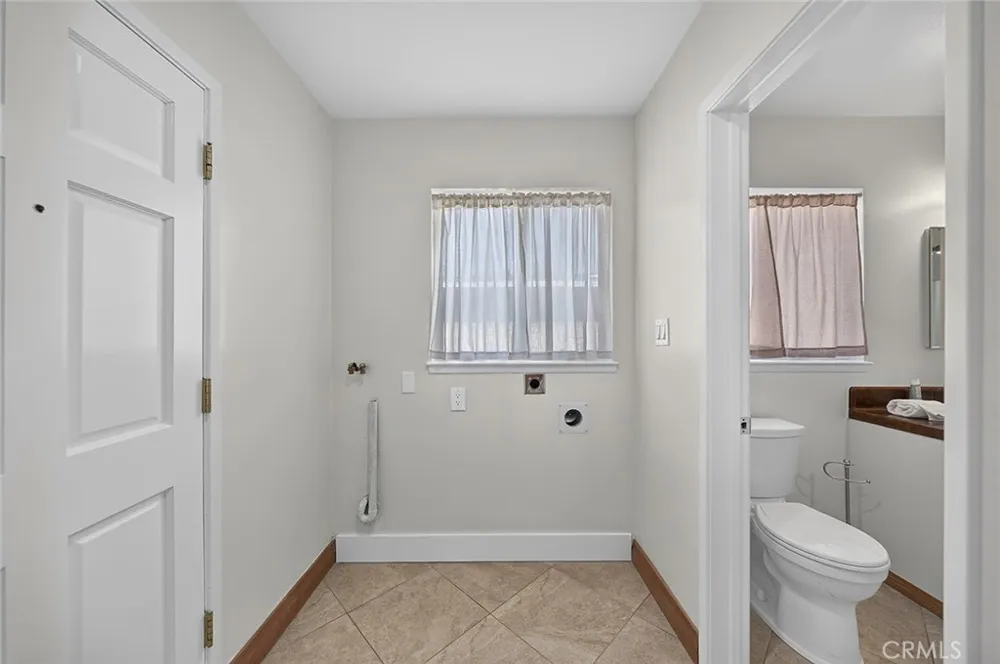 6131 E Benmore Long Beach, CA 90815