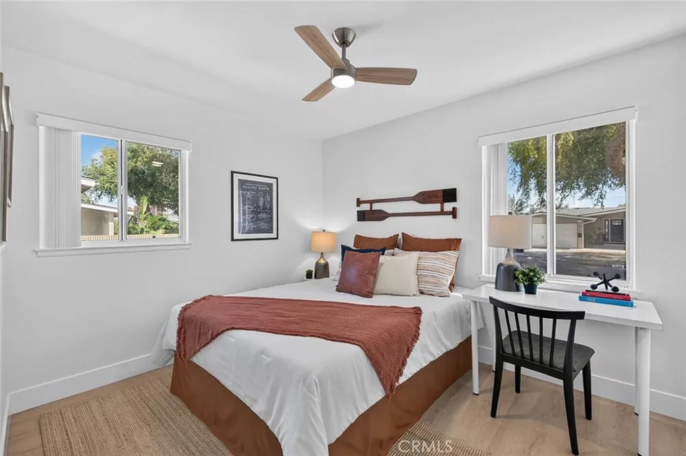 6131 E Benmore Long Beach, CA 90815