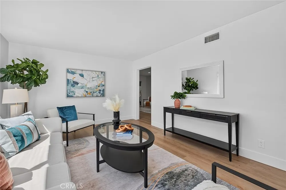 6131 E Benmore Long Beach, CA 90815