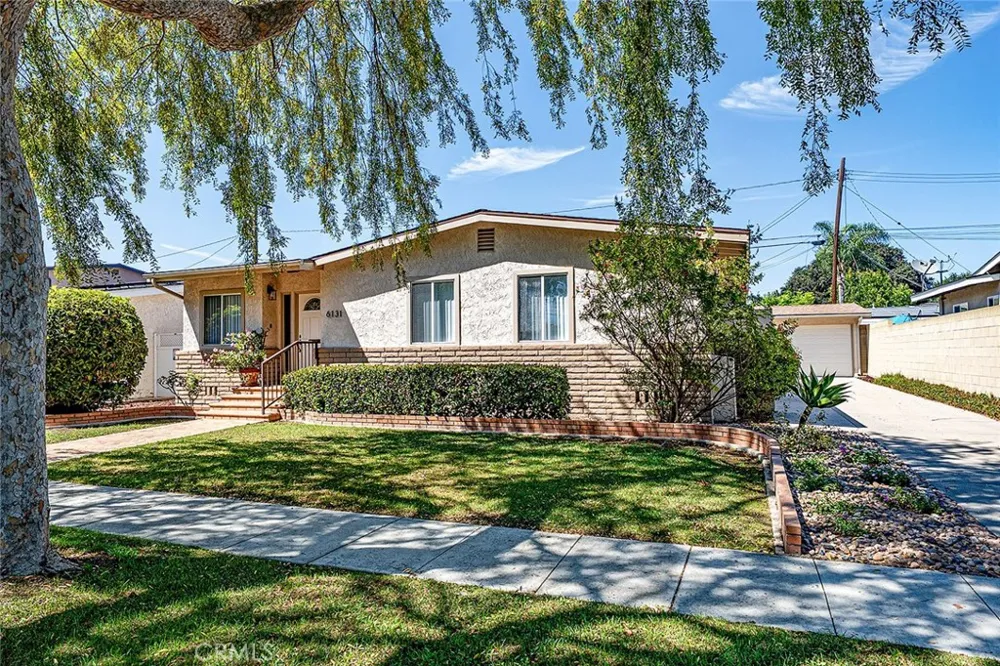 6131 E Benmore Long Beach, CA 90815