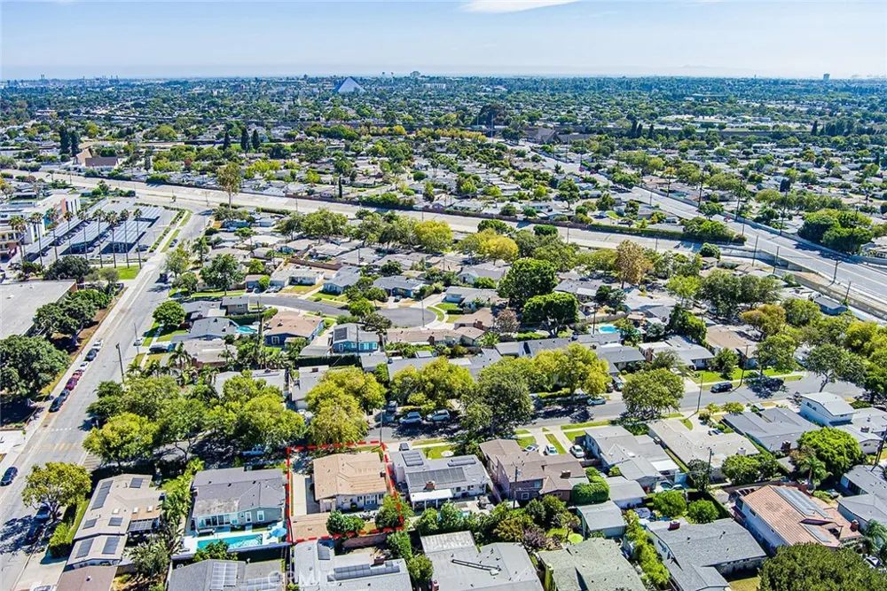 6131 E Benmore Long Beach, CA 90815