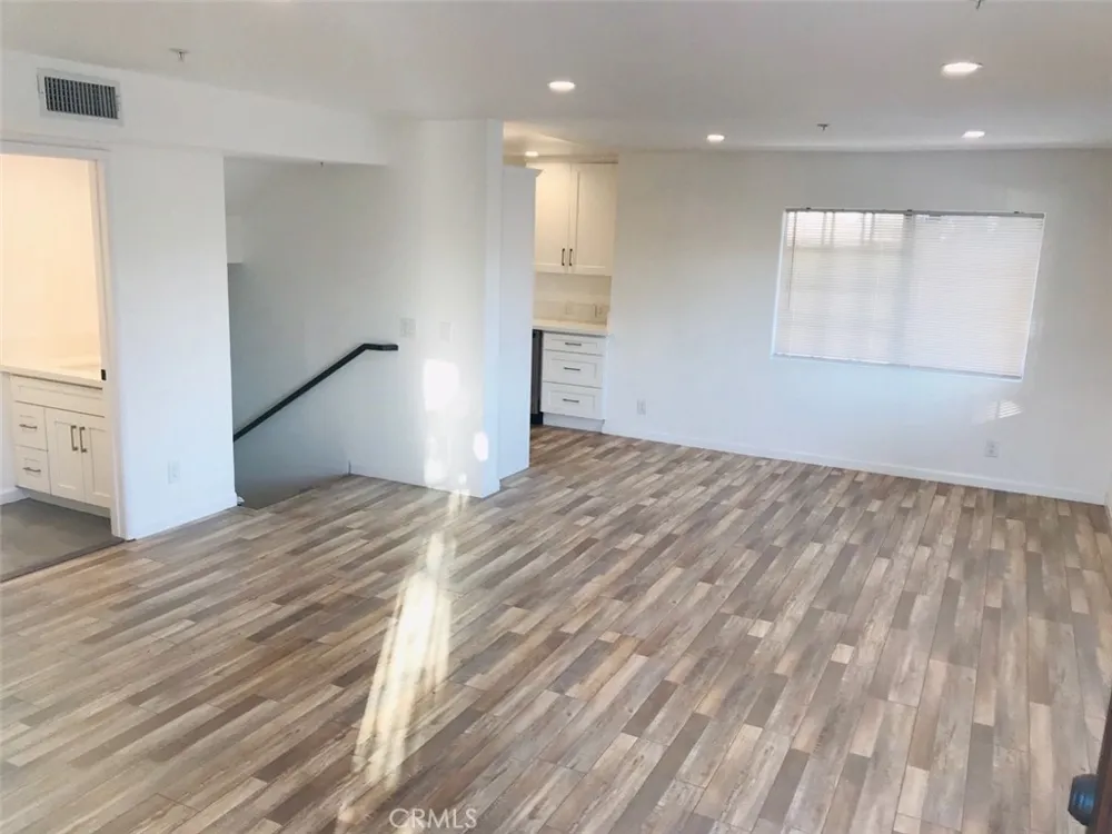 14253 Gilmore Street #A Van Nuys, CA 91401
