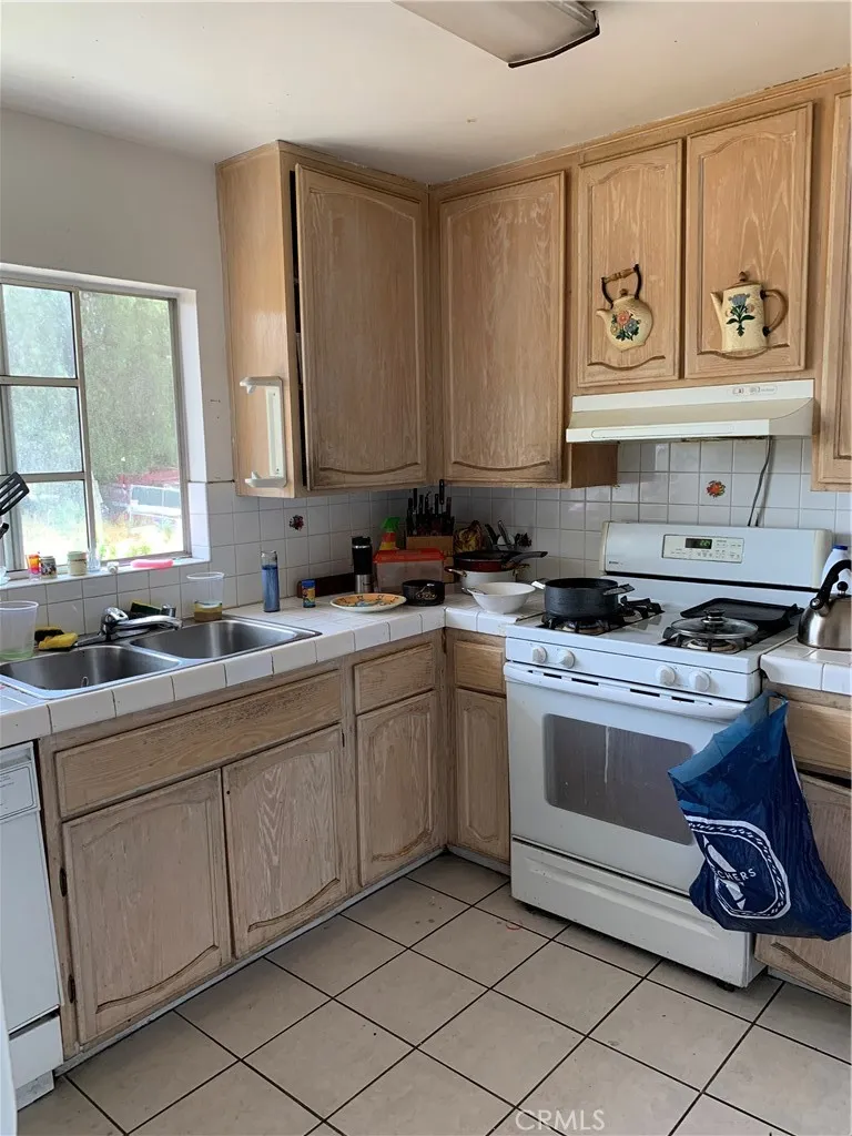 14253 Gilmore Street #A Van Nuys, CA 91401