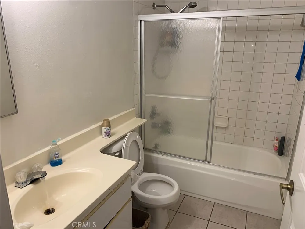 14253 Gilmore Street #A Van Nuys, CA 91401