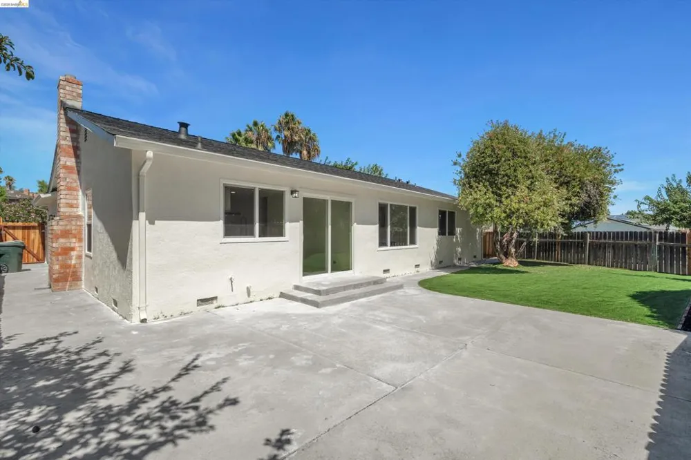 304 Huntington Dr Antioch, CA 94509