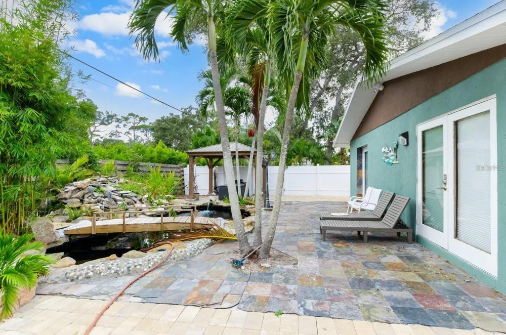 2598 WOOD STREET Sarasota, FL 34237