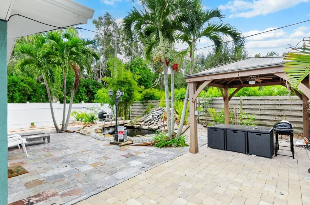 2598 WOOD STREET Sarasota, FL 34237