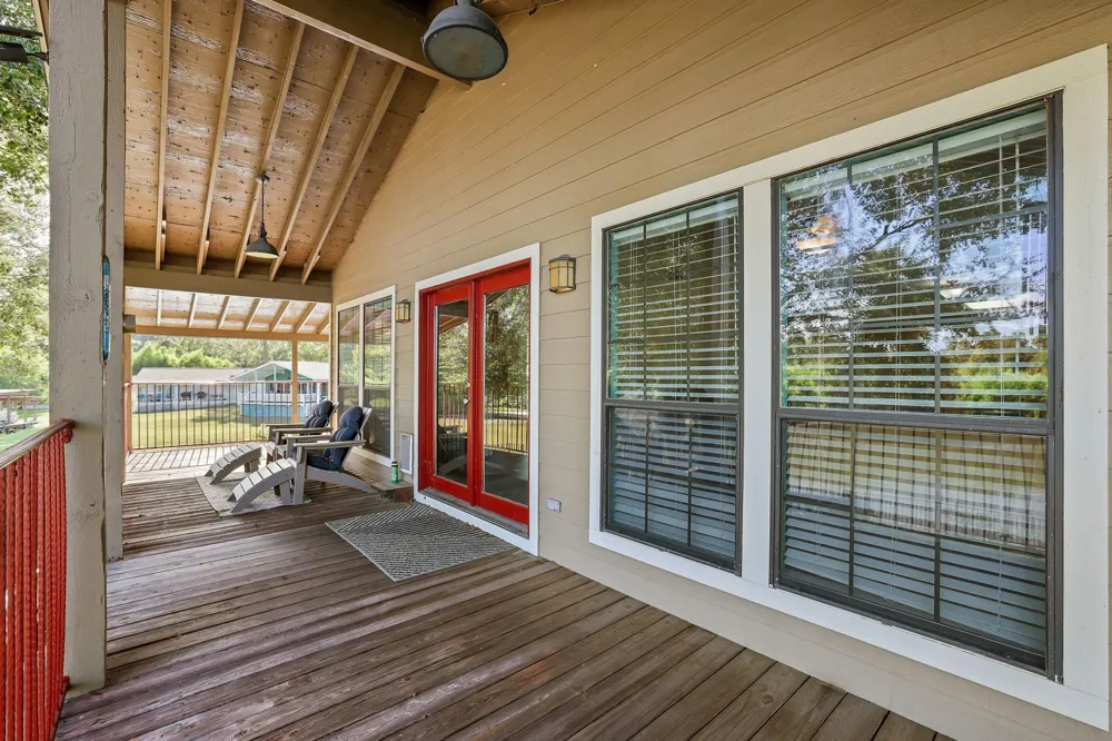 140 Elm Drive Onalaska, TX 77360