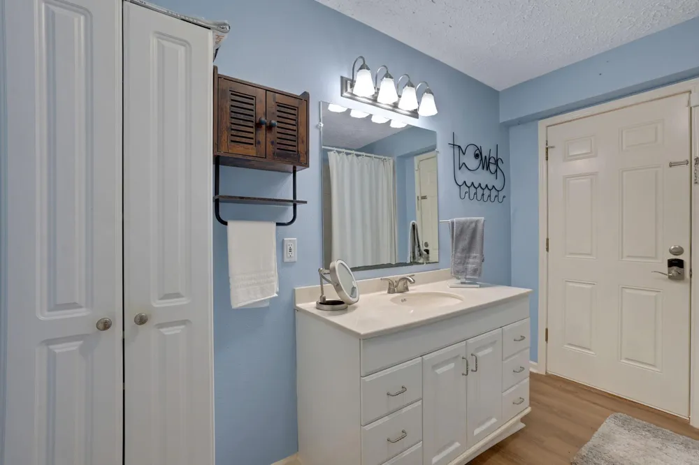 140 Elm Drive Onalaska, TX 77360