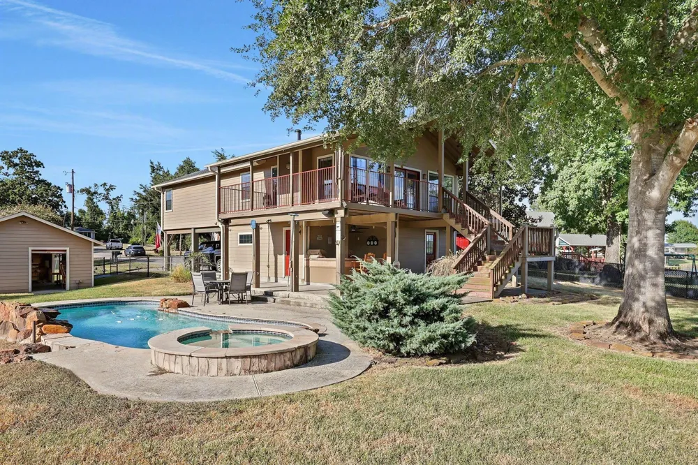 140 Elm Drive Onalaska, TX 77360