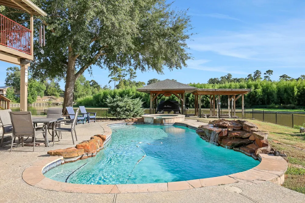 140 Elm Drive Onalaska, TX 77360