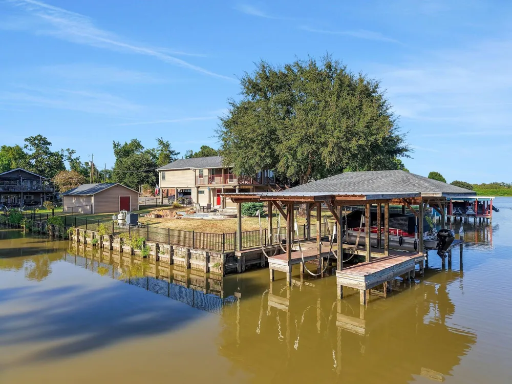 140 Elm Drive Onalaska, TX 77360