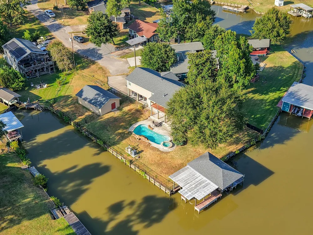 140 Elm Drive Onalaska, TX 77360