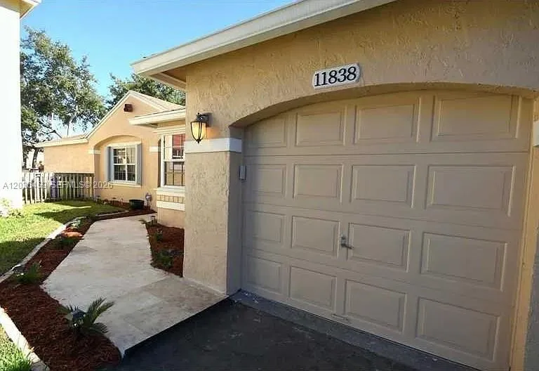 11838 NW 13th St Pembroke Pines, FL 33026